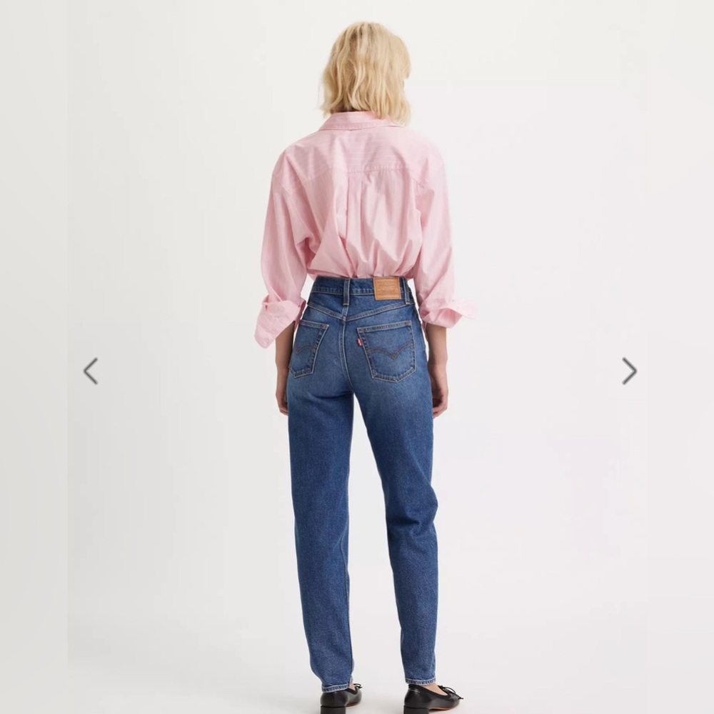 WOMENS LEVI’S HIGH WAISTED MOM JEAN IN A MEDIUM BLUE WASH DENIM 80’s VIBE… - Picture 3 of 11